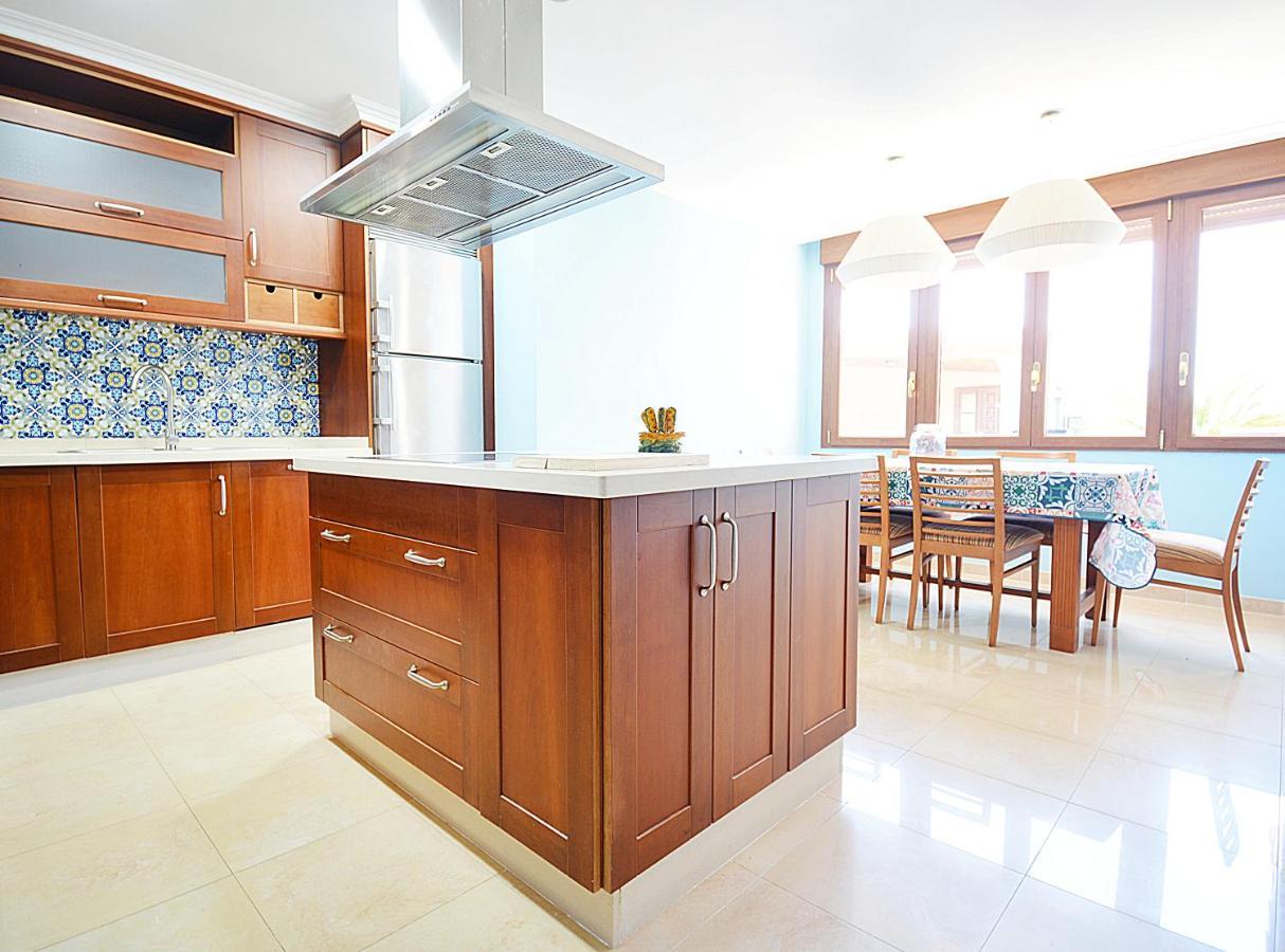 Galihost - Casa Con Precioso Jardin En Vilanova De Arousa エクステリア 写真