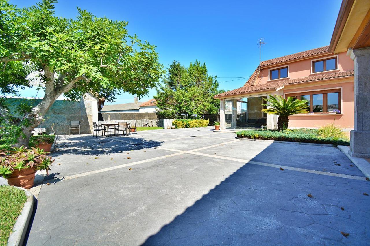Galihost - Casa Con Precioso Jardin En Vilanova De Arousa エクステリア 写真