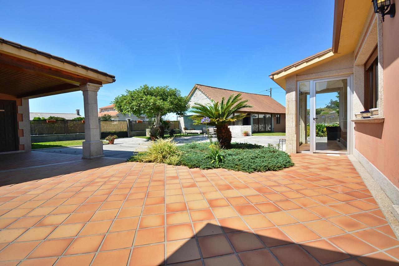 Galihost - Casa Con Precioso Jardin En Vilanova De Arousa エクステリア 写真